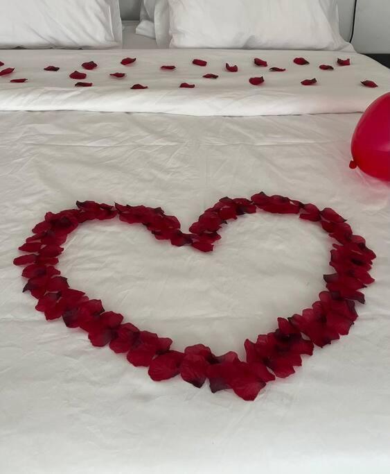 Suite « Body Love » - Jacuzzi Privatif Créteil Eksteriør bilde